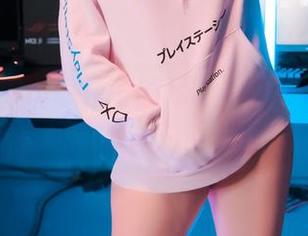 Potato Godzilla的定制写真：明日香，姿态间的微妙对话真有趣。